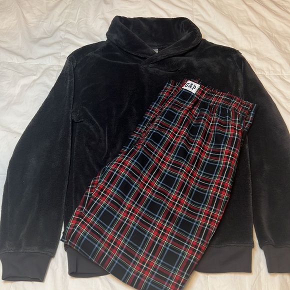 Gap Kids Pajama Sweatshirt & Flannel Pants - Picture 13 of 14